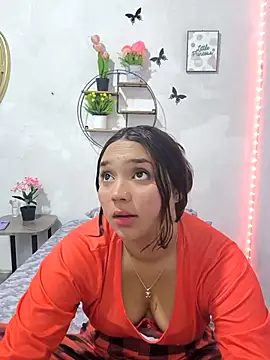 Snapshot of aymy2026 chatting on December 3, 12:18 am aymy2026 online show from December 3, 12:18 am