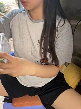 XndSeraphina online show from May 7, 4:40 am