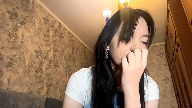 Snapshot of KiyokoEeds chatting on December 3, 2:26 pm KiyokoEeds online show from December 3, 2:26 pm