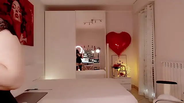 Snapshot of FlirtyFox_ chatting on February 21, 3:24 pm FlirtyFox online show from February 21, 3:24 pm