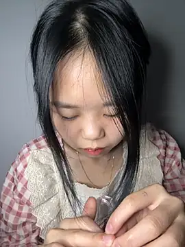 Snapshot of Kiee-lee chatting on December 3, 1:31 pm Kiee-lee online show from December 3, 1:31 pm