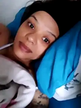 Snapshot of Cadence28 chatting on December 4, 5:06 am Cadence28 online show from December 4, 5:06 am