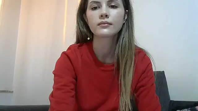 Snapshot of Erii18 chatting on December 15, 2:32 pm Erii18 online show from December 15, 2:32 pm