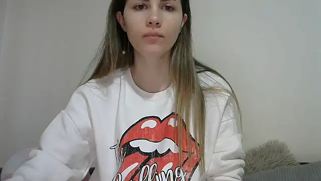 Snapshot of Erii18 chatting on December 16, 12:21 pm Erii18 online show from December 16, 12:21 pm