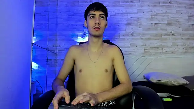 Snapshot of Emir_Ozan_ chatting on December 2, 11:26 am Emir Ozan online show from December 2, 11:26 am