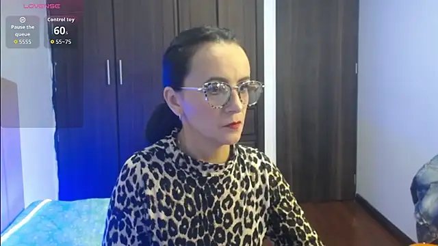 Snapshot of Juliana__lx chatting on November 26, 1:23 pm Juliana lx online show from November 26, 1:23 pm