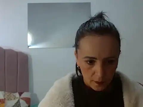 Juliana  lx online show from May 4, 2:02 pm