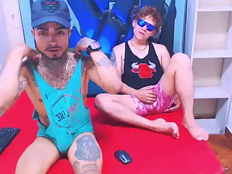 Snapshot of Hot_Latino_x chatting on December 14, 8:02 pm Hot Latino x online show from December 14, 8:02 pm