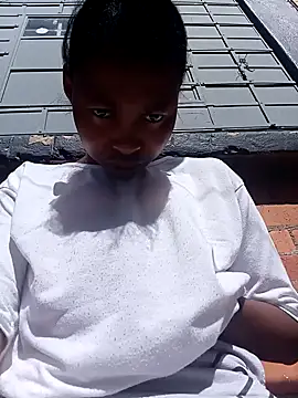 Snapshot of Sweethoneypot25 chatting on May 9, 10:42 am Sweethoneypot25 online show from May 9, 10:42 am