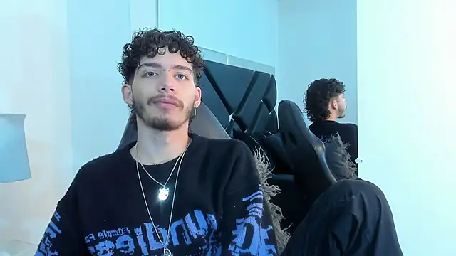 Snapshot of JojoBraando chatting on November 28, 10:45 pm JojoBraando online show from November 28, 10:45 pm