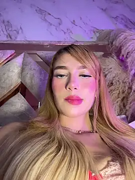 Snapshot of valeryfox__ chatting on December 18, 10:38 pm valeryfox online show from December 18, 10:38 pm