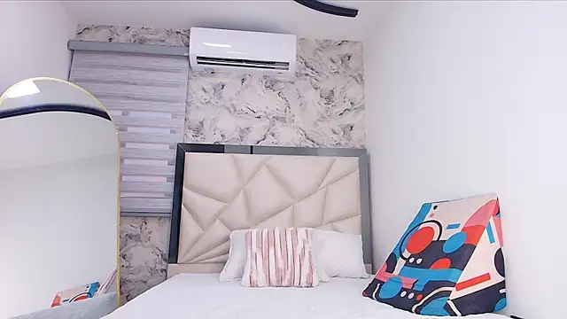 Snapshot of lili_jhonson chatting on November 28, 11:57 am lili jhonson online show from November 28, 11:57 am