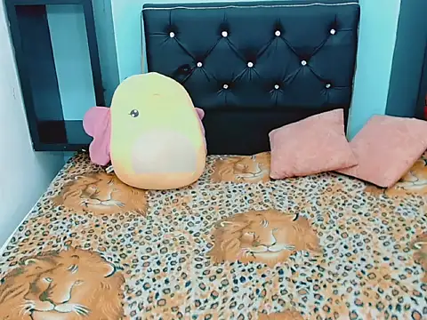 Snapshot of xwetdreamsx chatting on December 15, 7:51 pm xwetdreamsx online show from December 15, 7:51 pm