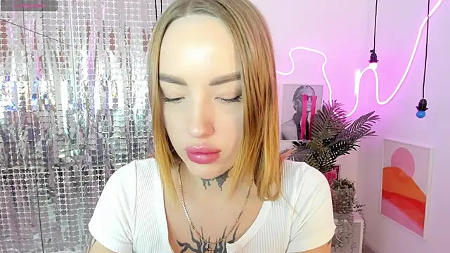 Snapshot of MarquiseMuse chatting on December 2, 9:58 am MarquiseMuse online show from December 2, 9:58 am