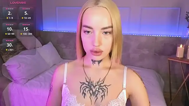 Snapshot of MarquiseMuse chatting on December 16, 5:56 am MarquiseMuse online show from December 16, 5:56 am