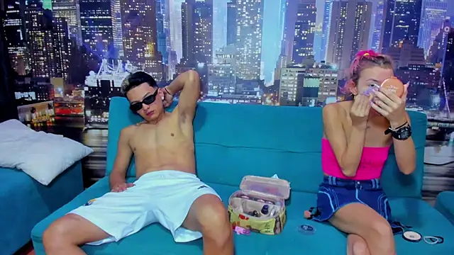 Snapshot of play_hard66 chatting on March 12, 8:15 pm play hard66 online show from March 12, 8:15 pm