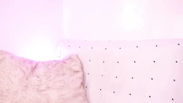 Snapshot of Mackenzie_Lia chatting on February 20, 12:18 am Mackenzie Lia online show from February 20, 12:18 am