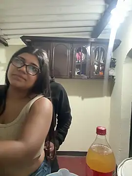 Snapshot of AlexisAndMartina3 chatting on December 16, 12:26 am AlexisAndMartina3 online show from December 16, 12:26 am