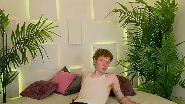 Snapshot of TRAVIS_CLAS chatting on December 13, 8:47 pm TRAVIS CLAS online show from December 13, 8:47 pm