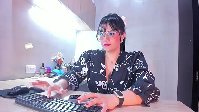 Snapshot of Haylenpark chatting on May 17, 9:49 am Haylenpark online show from May 17, 9:49 am