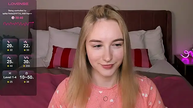 Snapshot of Shy_Polly chatting on May 15, 11:34 pm Shy Polly online show from May 15, 11:34 pm