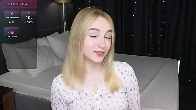 Snapshot of Shy_Polly chatting on June 2, 12:01 am Shy Polly online show from June 2, 12:01 am