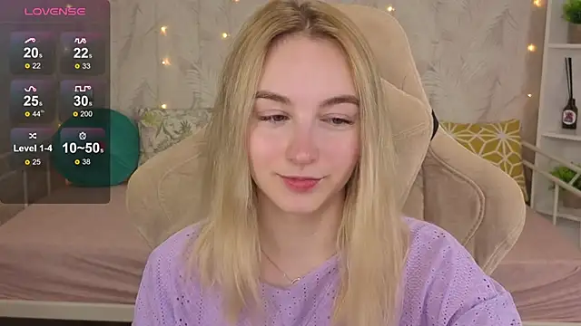 Snapshot of Shy_Polly chatting on June 11, 12:08 am Shy Polly online show from June 11, 12:08 am