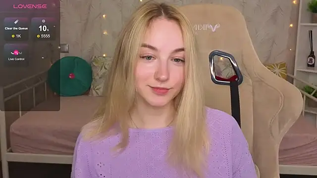 Snapshot of Shy_Polly chatting on June 11, 2:53 am Shy Polly online show from June 11, 2:53 am