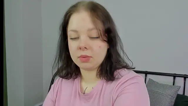 Snapshot of Vlada_vv chatting on May 19, 5:25 am Vlada vv online show from May 19, 5:25 am