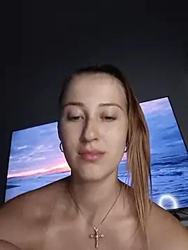 Snapshot of Susiee_Redd chatting on June 22, 10:07 pm Susiee Redd online show from June 22, 10:07 pm