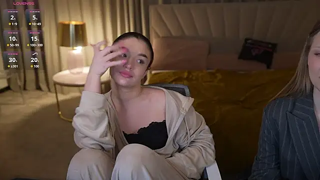 Charlotte Dreams online show from February 4, 4:13 pm