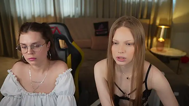 Charlotte Dreams online show from April 30, 11:27 am