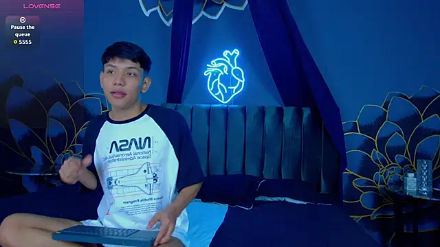 Liam Sinclair online show from December 1, 12:21 pm