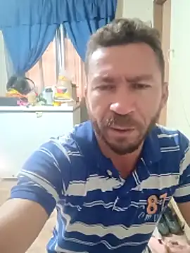 Snapshot of RobertoLuiz84 chatting on May 4, 5:53 pm RobertoLuiz84 online show from May 4, 5:53 pm