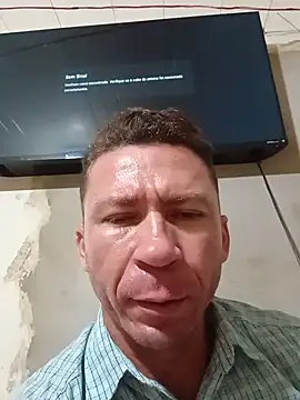 Snapshot of RobertoLuiz84 chatting on June 6, 10:58 pm RobertoLuiz84 online show from June 6, 10:58 pm