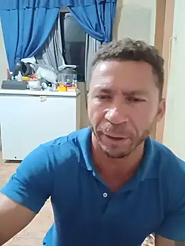Snapshot of RobertoLuiz84 chatting on June 23, 2:20 am RobertoLuiz84 online show from June 23, 2:20 am