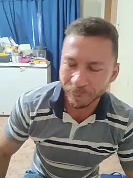 Snapshot of RobertoLuiz84 chatting on July 19, 4:44 pm RobertoLuiz84 online show from July 19, 4:44 pm