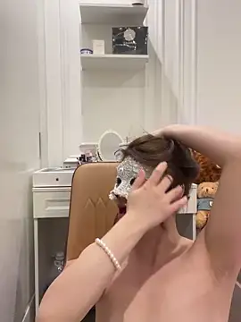 Queen-of-Love online show from March 4, 6:14 pm