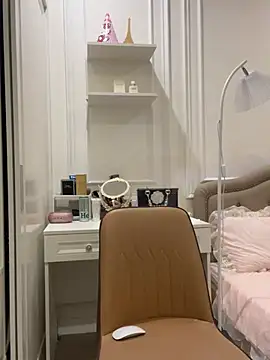 Queen-of-Love online show from May 11, 7:33 pm