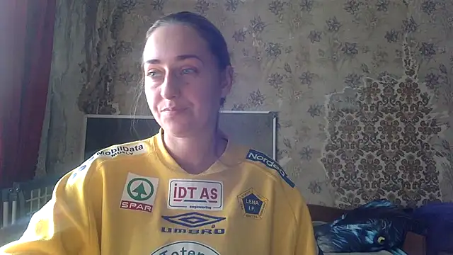 Snapshot of Vassila69 chatting on December 15, 10:19 am Vassila69 online show from December 15, 10:19 am