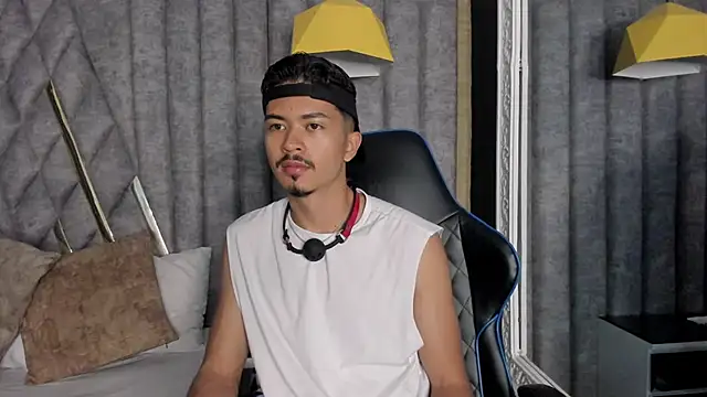 Snapshot of NicolaiKarav chatting on December 2, 11:15 am NicolaiKarav online show from December 2, 11:15 am