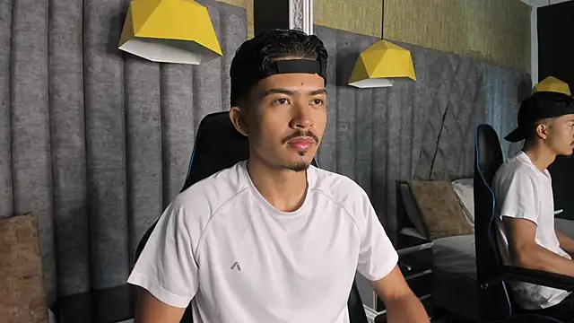 Snapshot of NicolaiKarav chatting on December 4, 11:41 am NicolaiKarav online show from December 4, 11:41 am