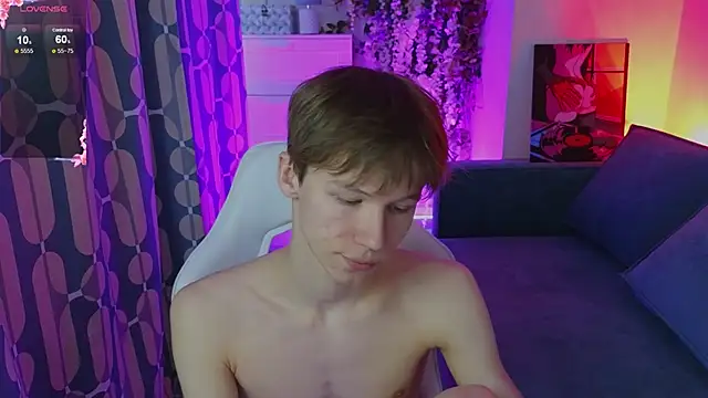 Snapshot of cuMte_boy chatting on May 17, 1:36 am cuMte boy online show from May 17, 1:36 am