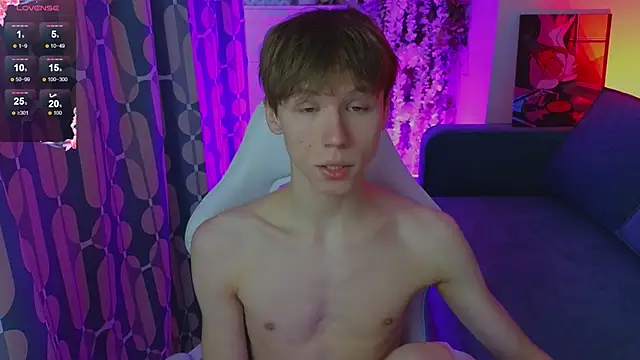 Snapshot of cuMte_boy chatting on May 18, 1:24 am cuMte boy online show from May 18, 1:24 am