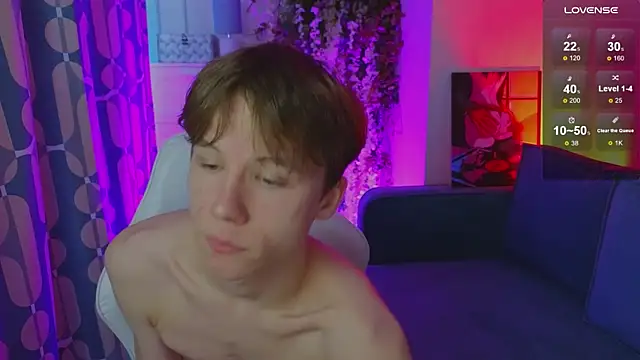 Snapshot of cuMte_boy chatting on June 1, 1:29 am cuMte boy online show from June 1, 1:29 am