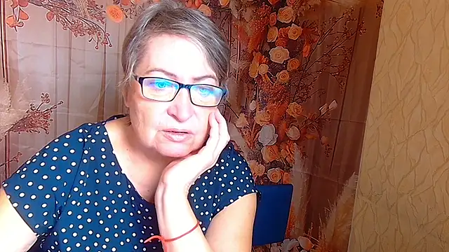 Snapshot of OlgaLuck chatting on December 2, 6:19 am OlgaLuck online show from December 2, 6:19 am