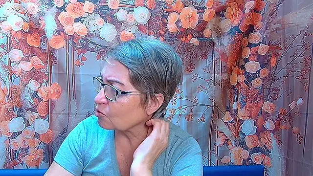 Snapshot of OlgaLuck chatting on December 5, 7:28 am OlgaLuck online show from December 5, 7:28 am