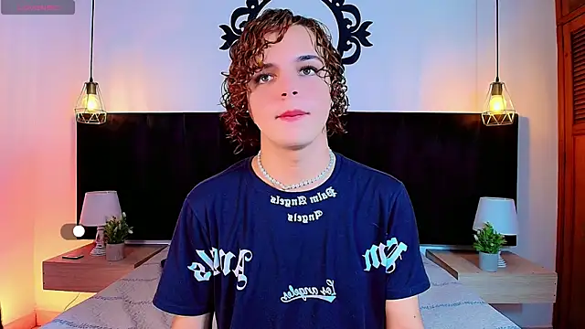 Snapshot of Skyee_angel chatting on May 4, 7:10 pm Skyee angel online show from May 4, 7:10 pm