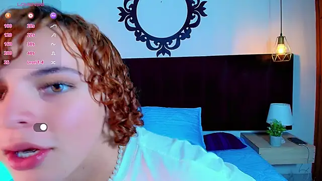 Snapshot of Skyee_angel chatting on May 9, 7:41 pm Skyee angel online show from May 9, 7:41 pm
