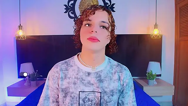Snapshot of Skyee_angel chatting on May 17, 1:51 pm Skyee angel online show from May 17, 1:51 pm